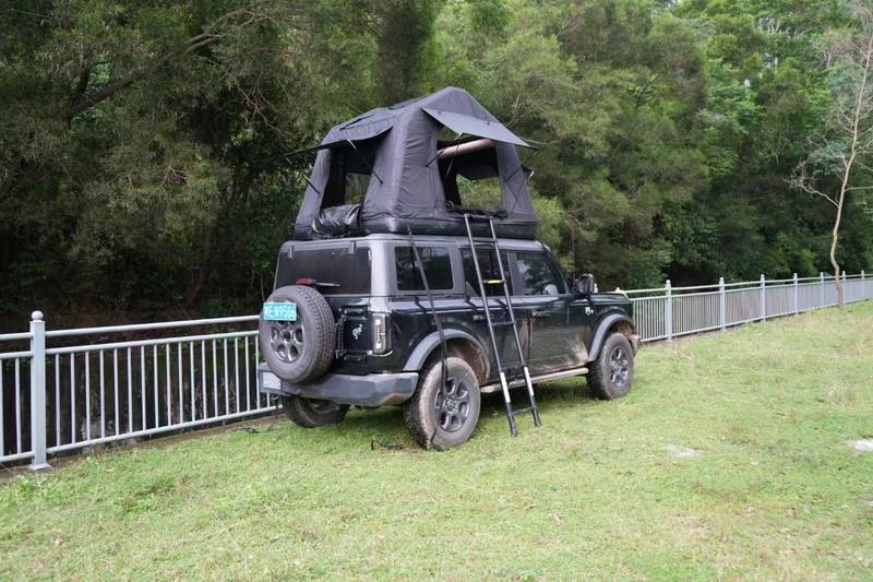 Adventure Awaits: Easy-Setup Inflatable Rooftop Tent for Your Vehicle