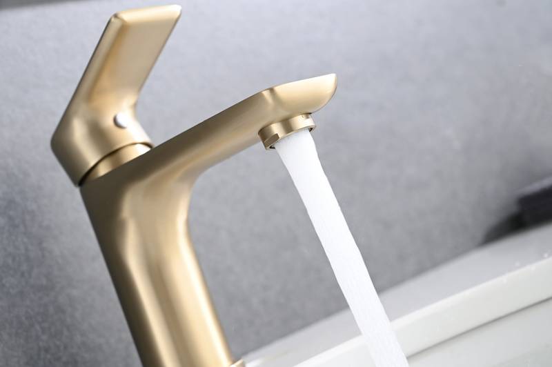 Sleek Single-Handle Sink Faucet