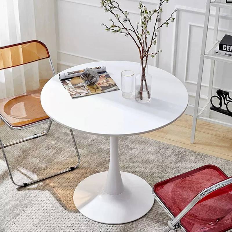 Chic Tulip Round Dining Table