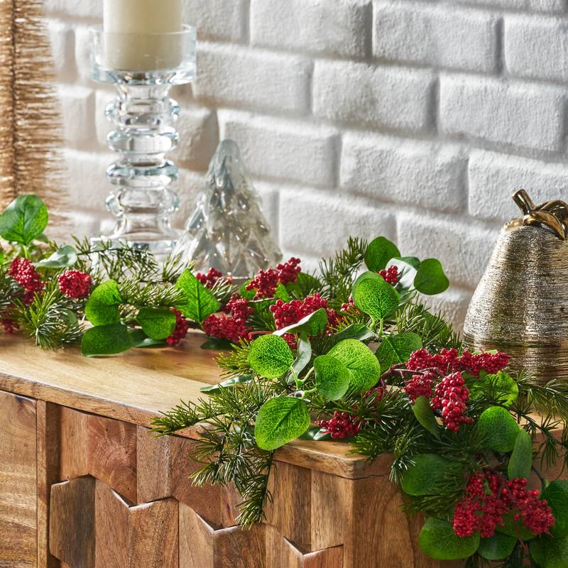 Lush Berry and Leaf Garland