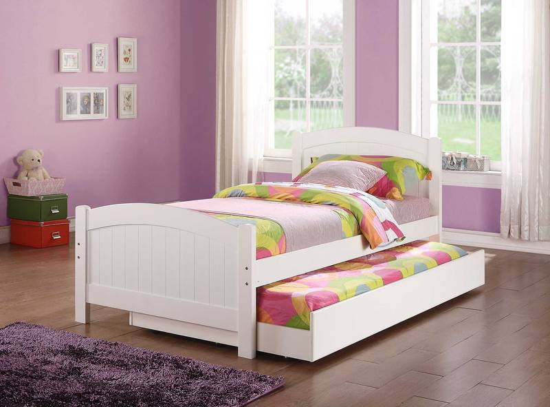Cozy Twin Trundle Bed in White Pine