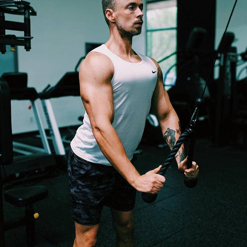 Versatile Power Rack: Your Home Gym Solution!