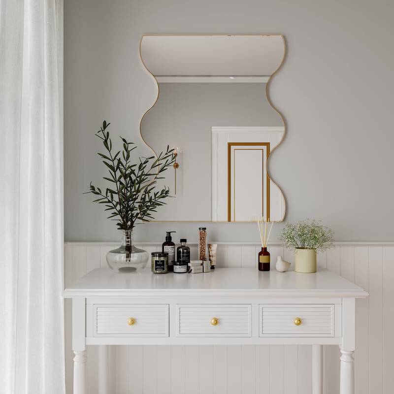 Golden Wavy Wall Mirror - Stylish Vanity Decor for Any Room