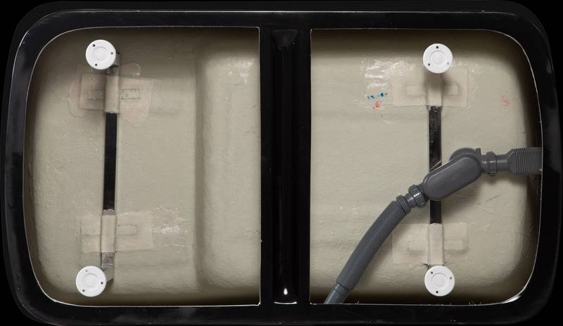 Sleek Black Square Soaking Tub: Japanese Design for Ultimate Relaxation