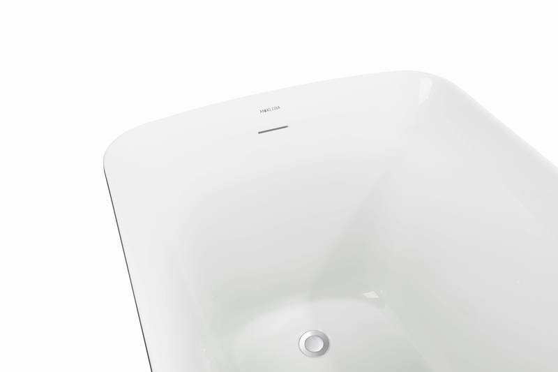 Chic Gray & White Soaking Tub