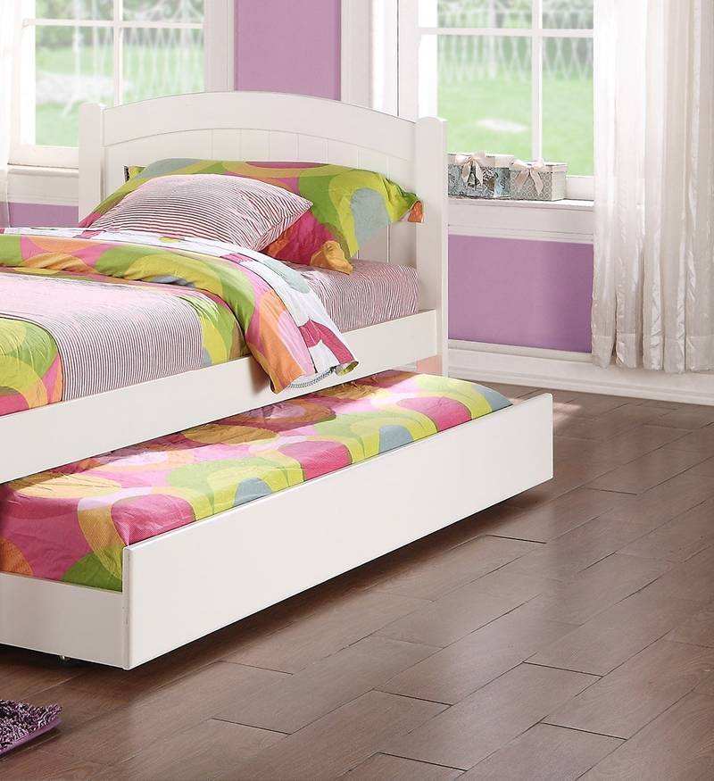 Cozy Twin Trundle Bed in White Pine