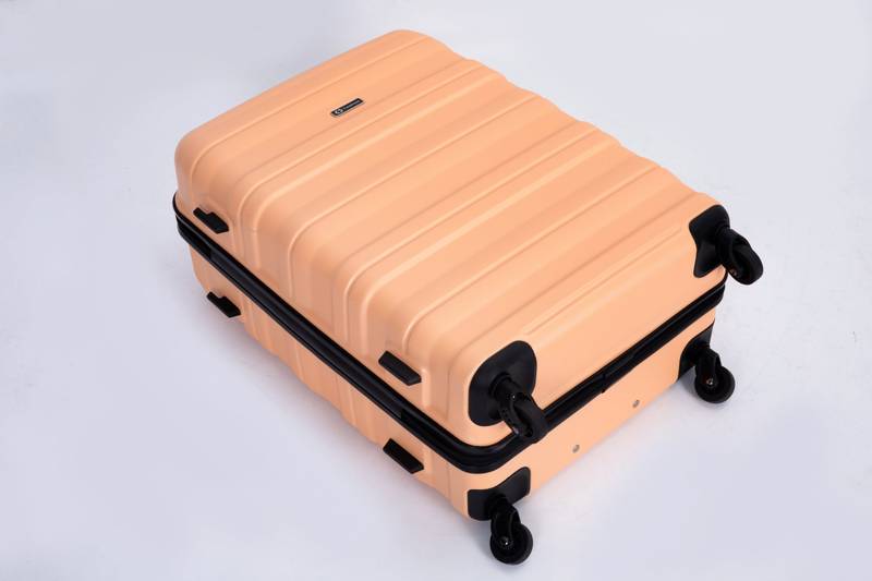 Peachy Traveler: Lightweight Expandable Luggage Set