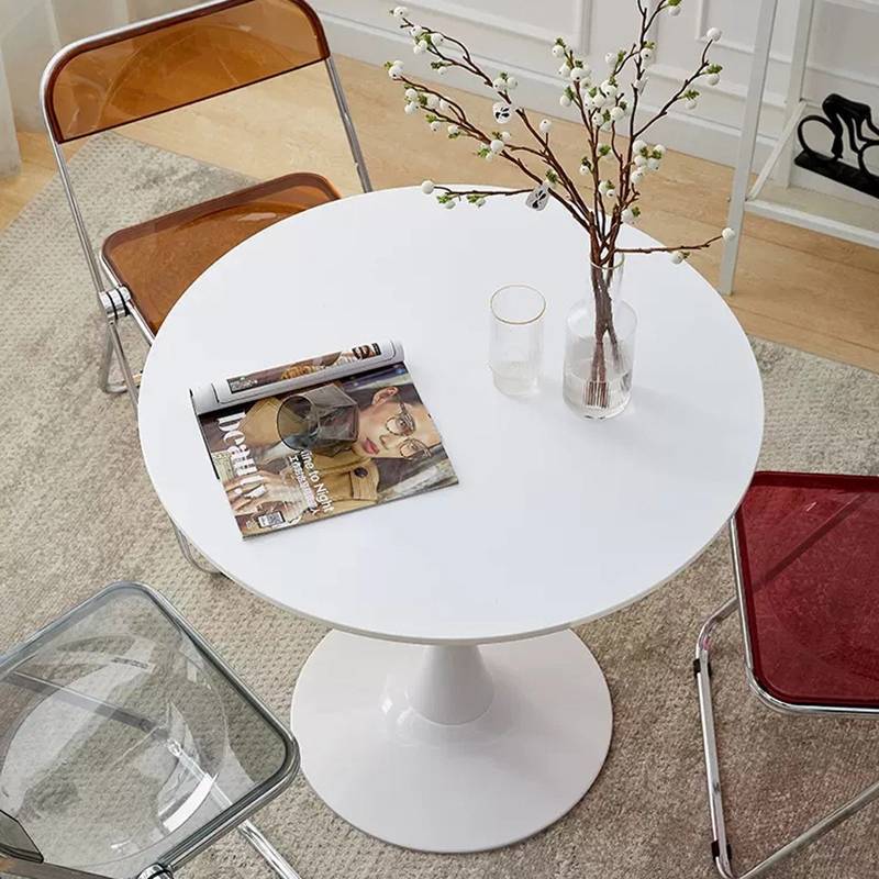 Chic Tulip Round Dining Table