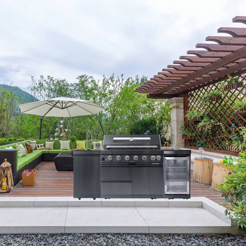 Ultimate Outdoor Grill & Chill Station