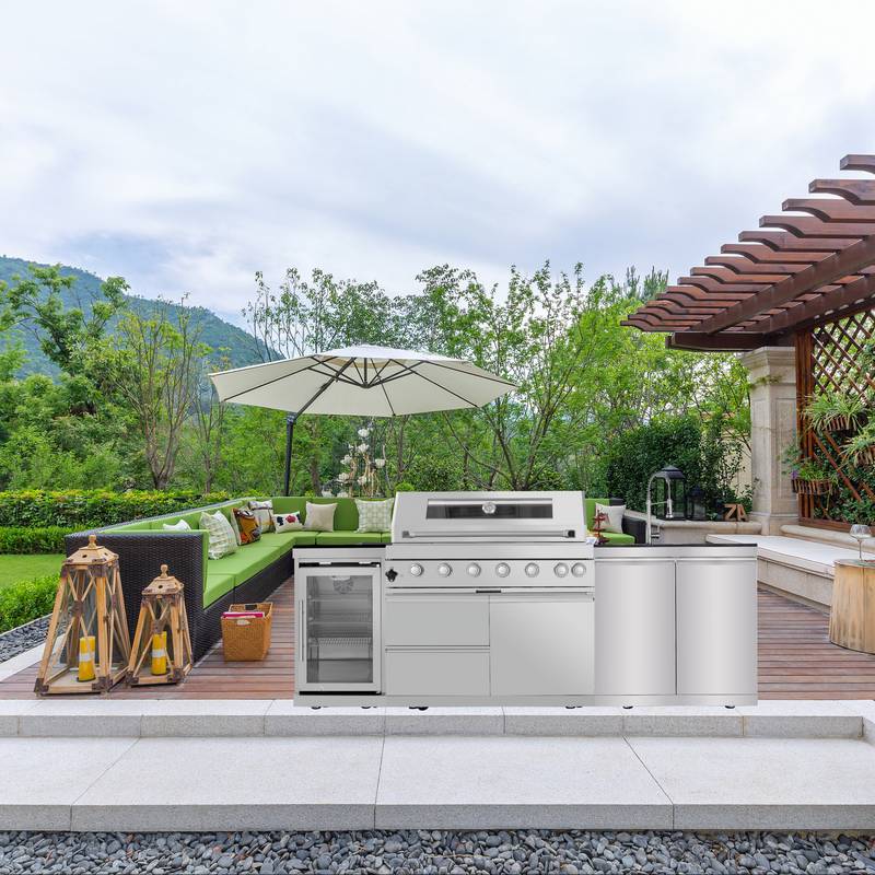 Ultimate Outdoor Grill & Chill Kitchen