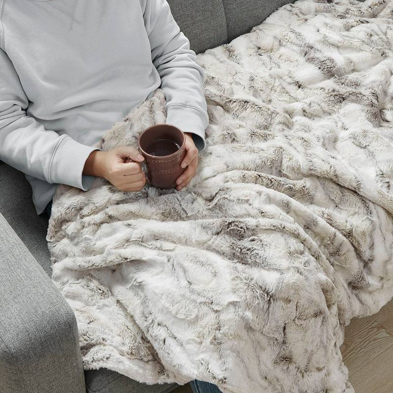 Cozy Luxe Faux Fur Blanket