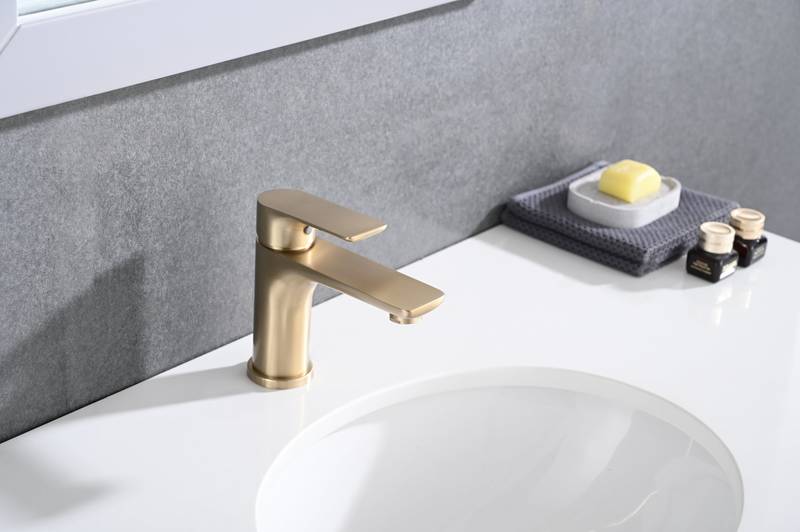 Sleek Single-Handle Sink Faucet