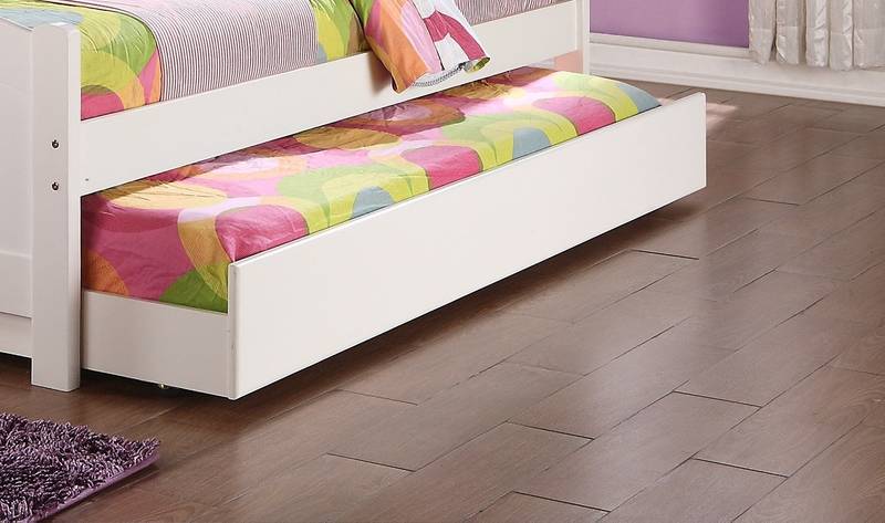 Cozy Twin Trundle Bed in White Pine