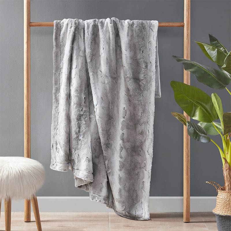 Cozy Luxe Faux Fur Blanket