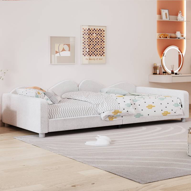 Cozy Cloud Daybed in Soft Sherpa