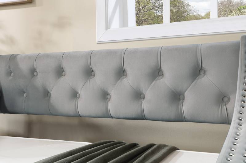 Cozy Tufted Daybed with Trundle