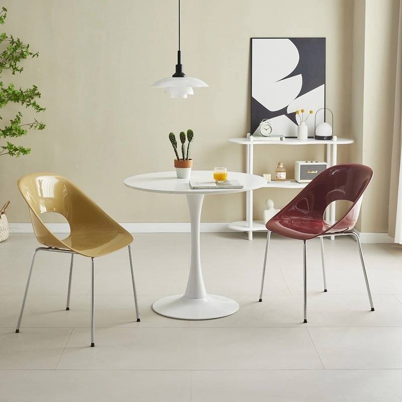 Chic Tulip Round Dining Table