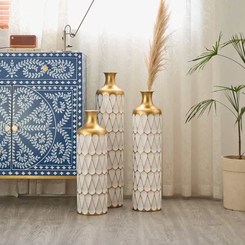 Chic Droplet Trio: Modern White Metal Vases