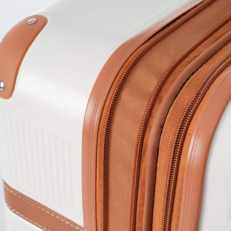 Traveler's Delight: Ultimate 3-Piece Spinner Luggage Set with TSA Lock