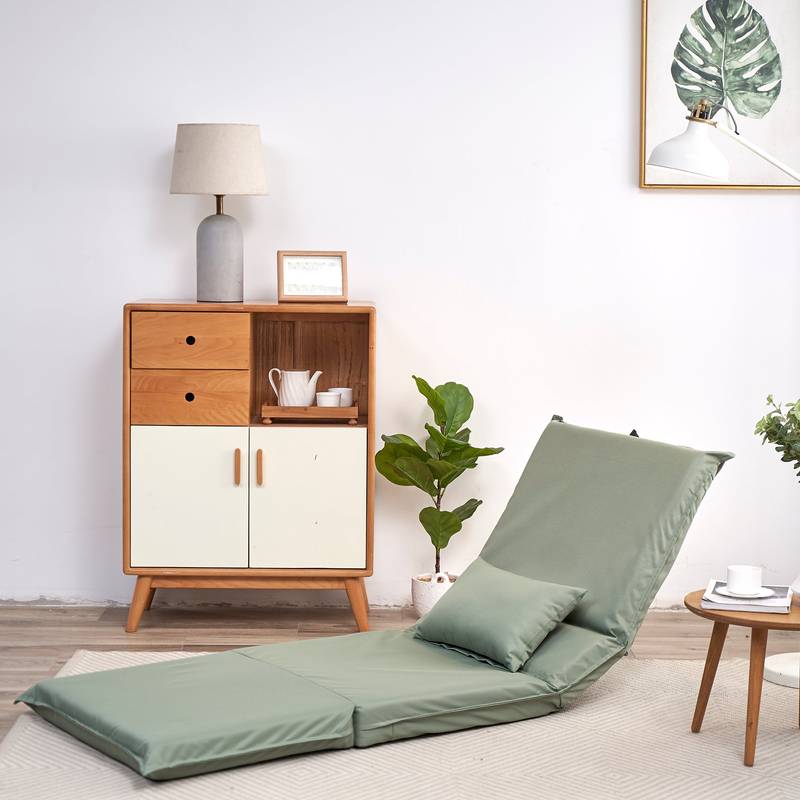Adventure Lounger: The Ultimate Foldable Recliner