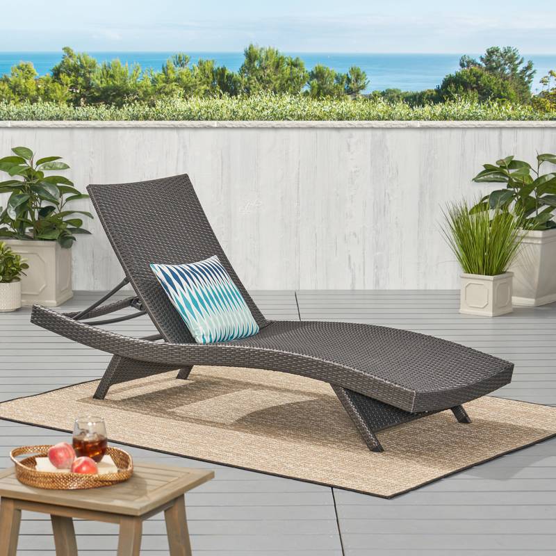 Salem Outdoor Wicker Lounge Chair
