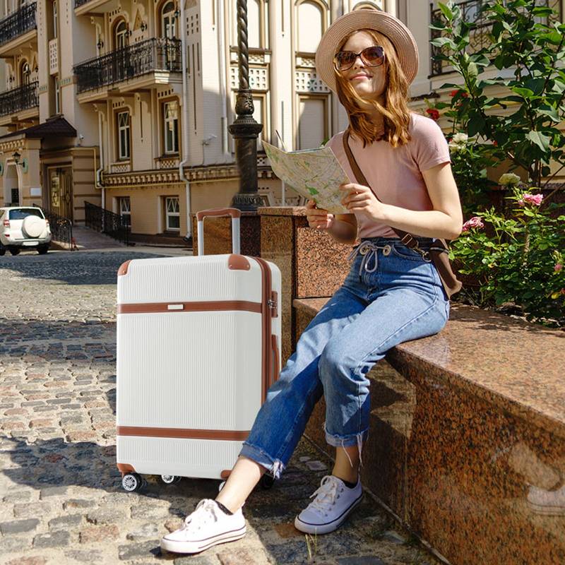 Traveler's Delight: Ultimate 3-Piece Spinner Luggage Set with TSA Lock
