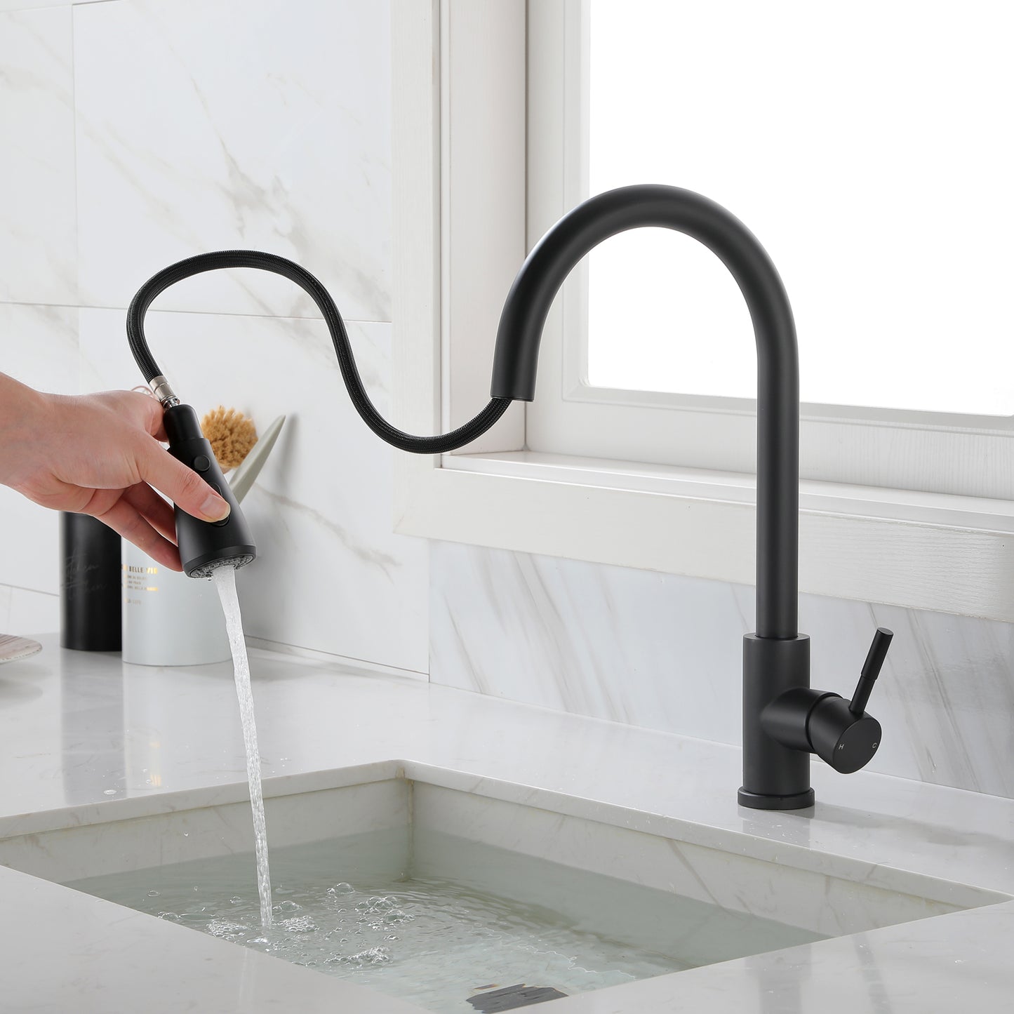 Versatile Pull-Out Kitchen Faucet