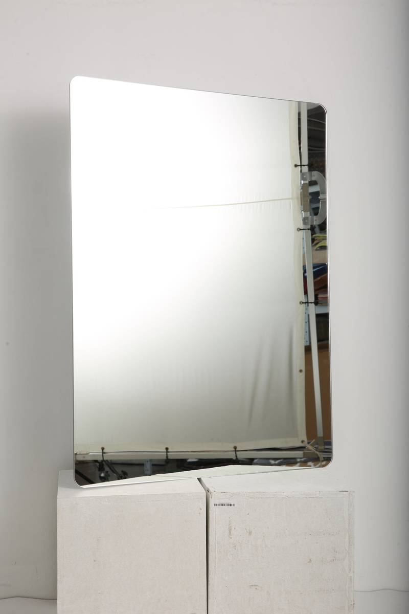 Fog-Free Bathroom Mirror