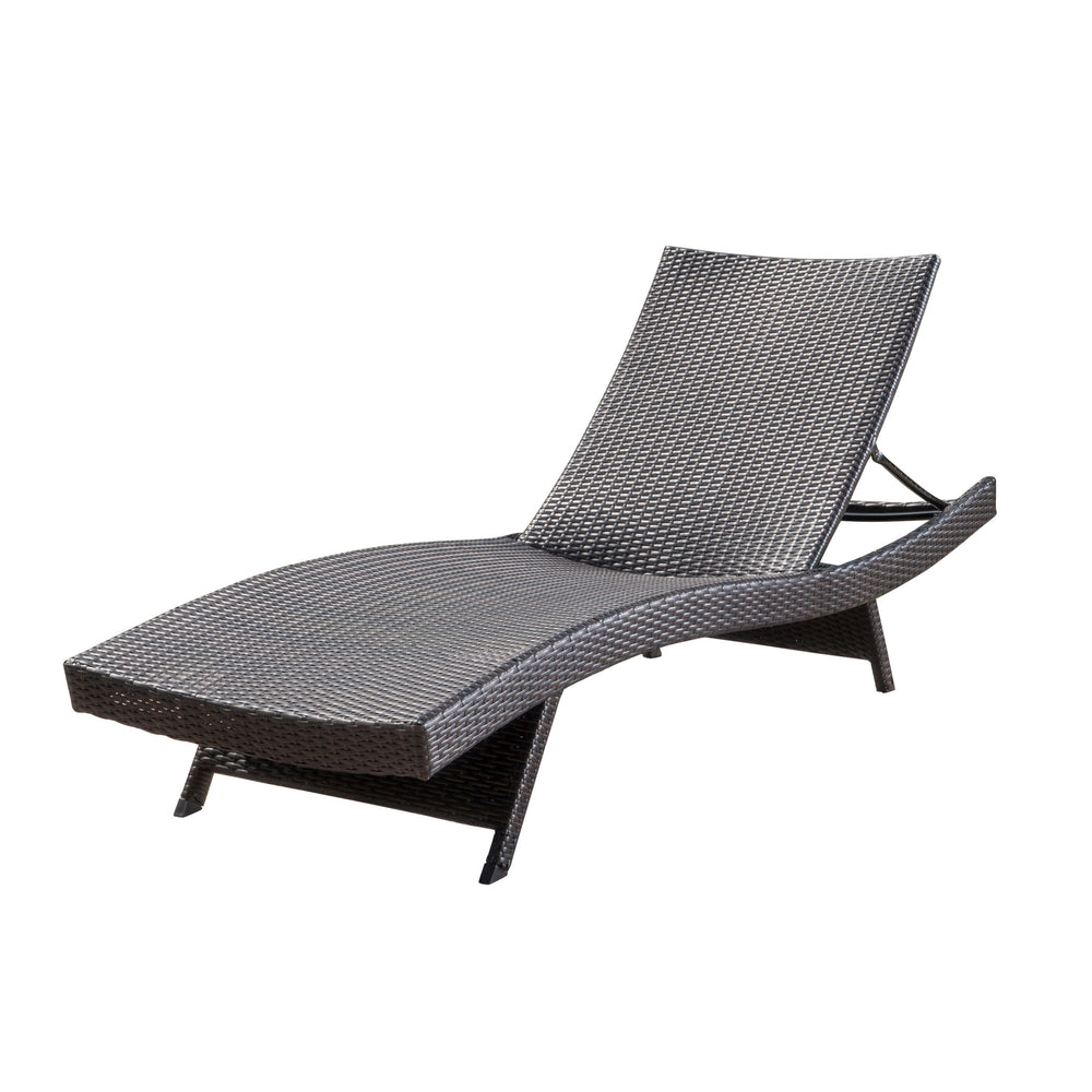 Cozy Wicker Lounge Chair