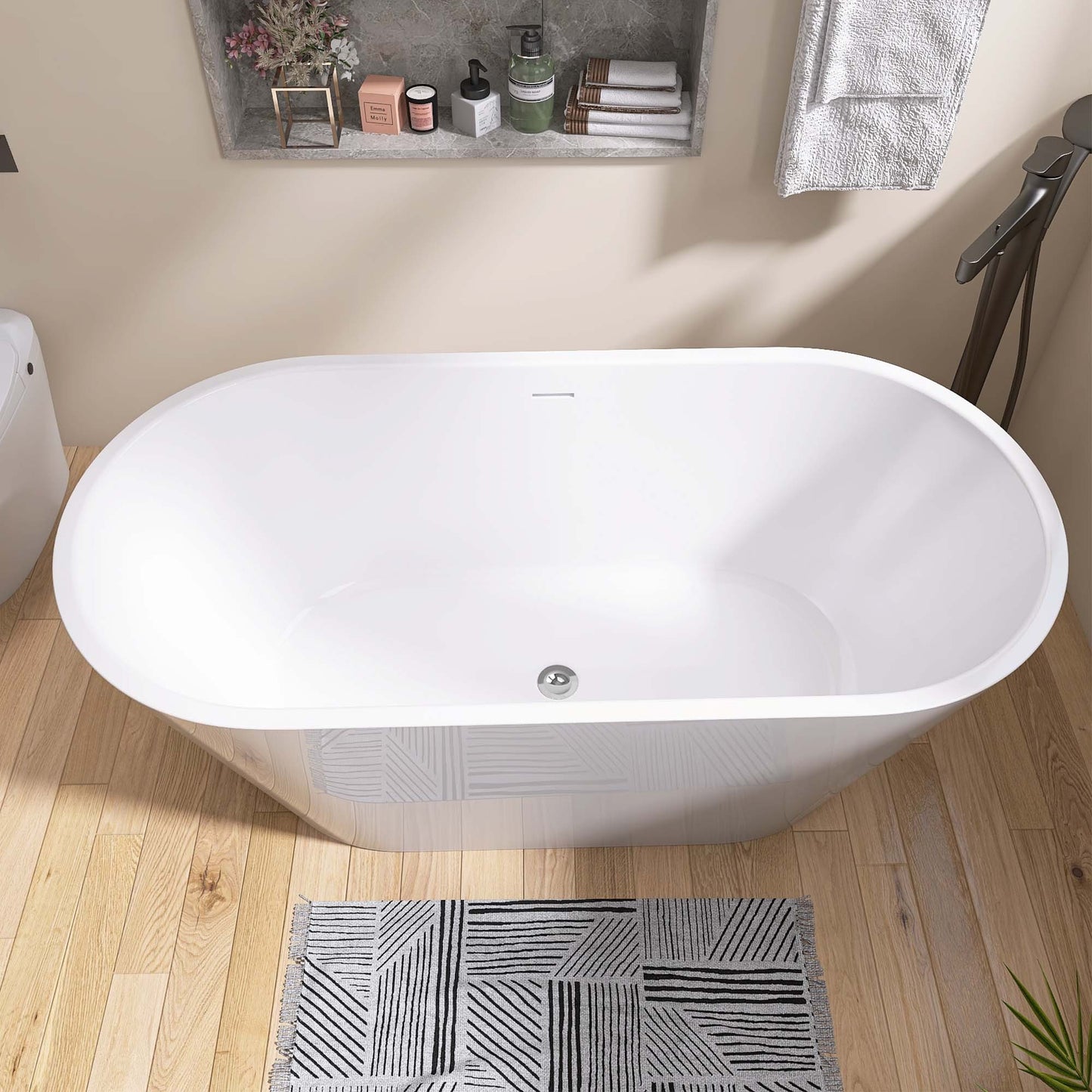 Sleek Oval Free-Standing Soaking Tub