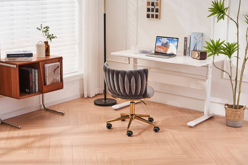 Cozy Swivel Office Chair - Stylish and Ergonomic in Dark Grey