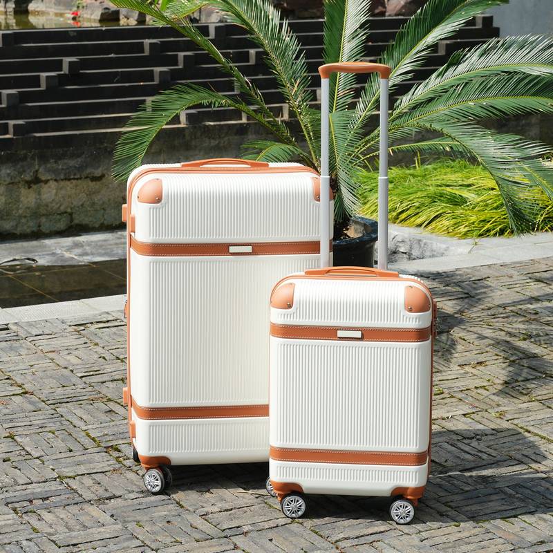 Traveler's Delight: Ultimate 3-Piece Spinner Luggage Set with TSA Lock