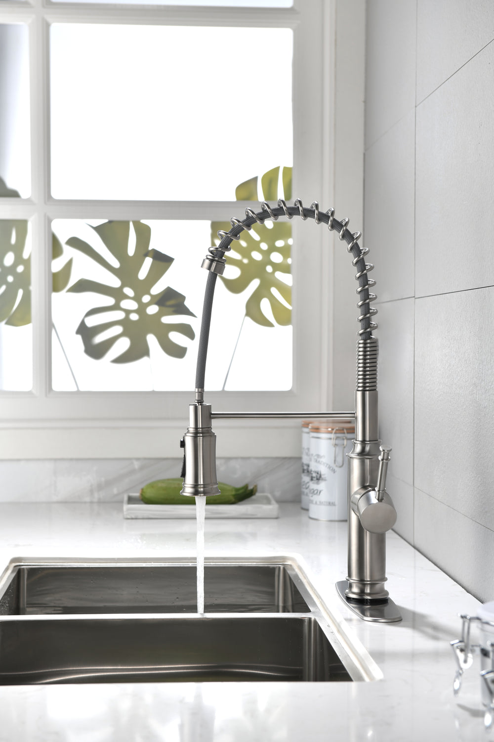 Sleek Pull-Down Kitchen Faucet with Sprayer