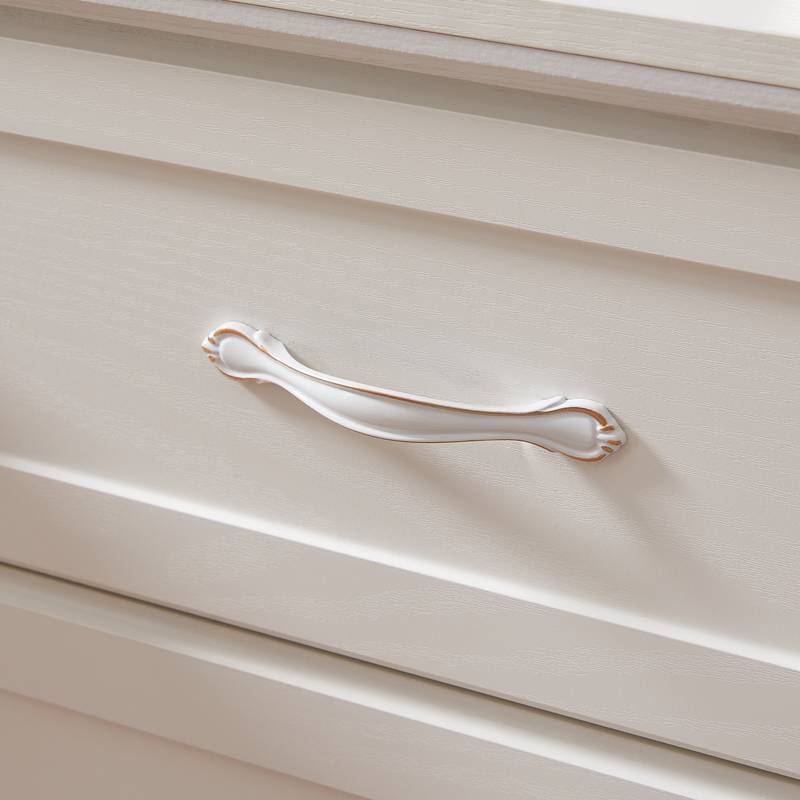 Sleek White 3-Drawer Dresser - Stylish Storage for Any Room