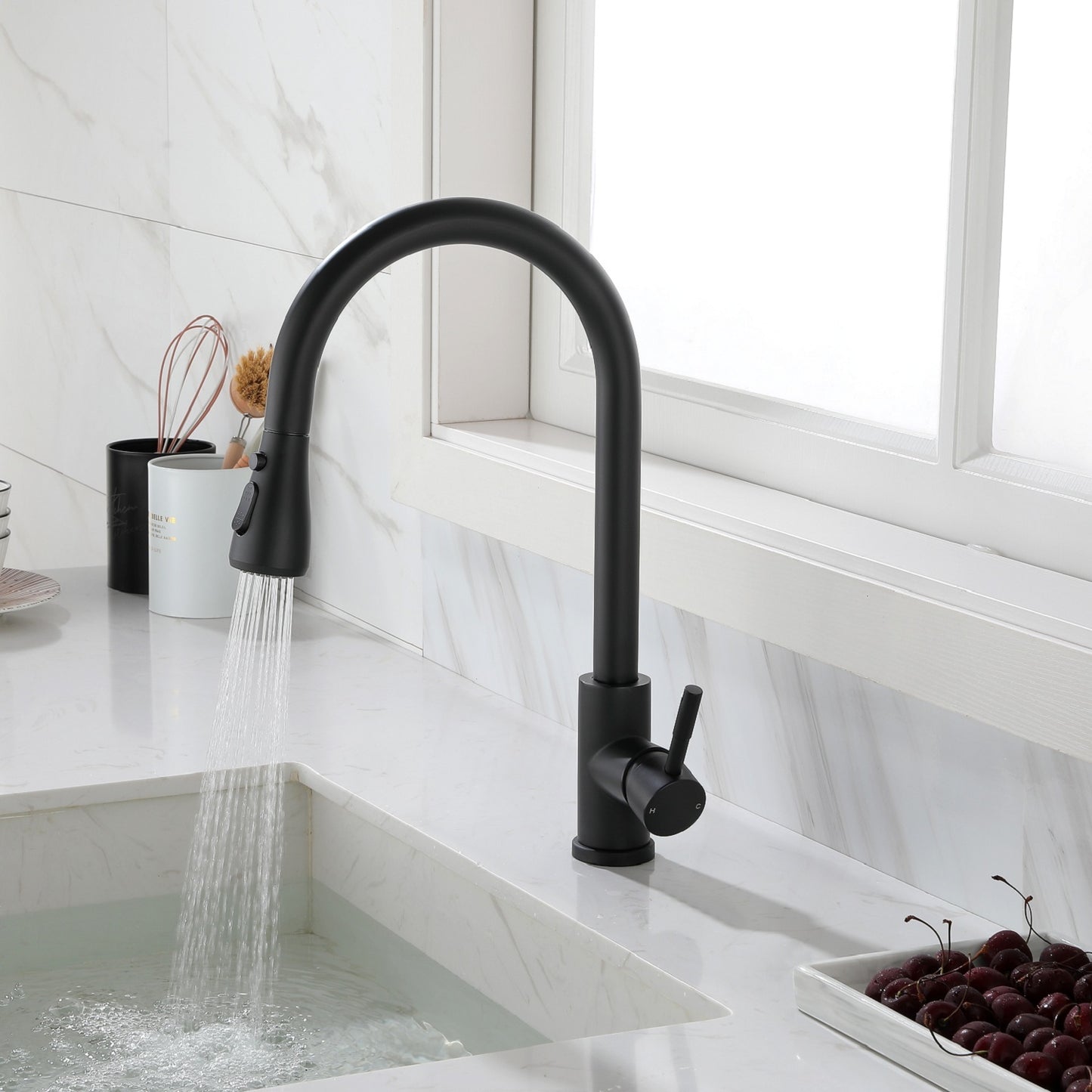 Versatile Pull-Out Kitchen Faucet