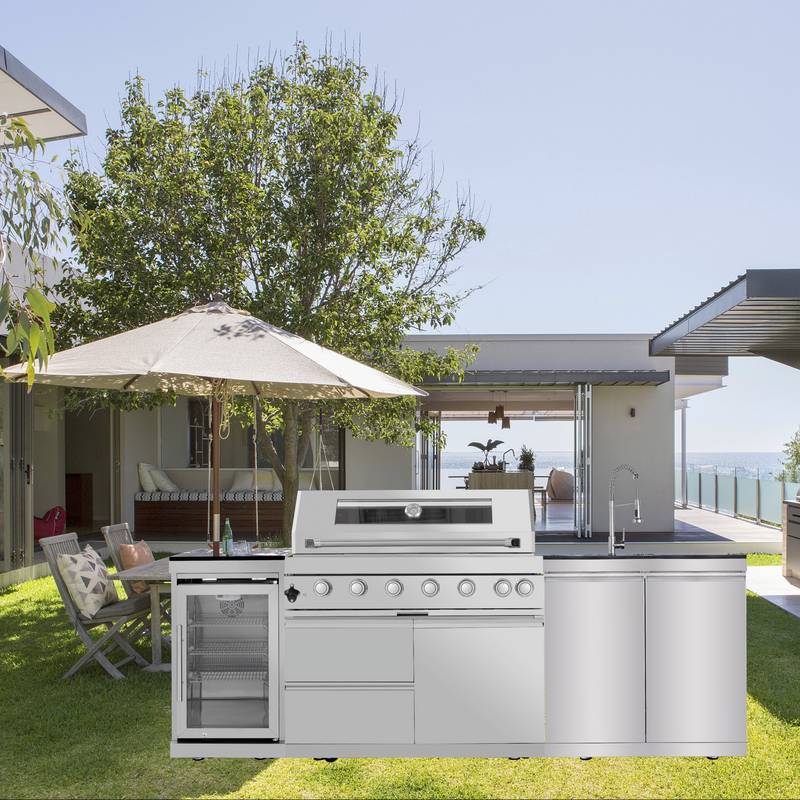 Ultimate Outdoor Grill & Chill Kitchen