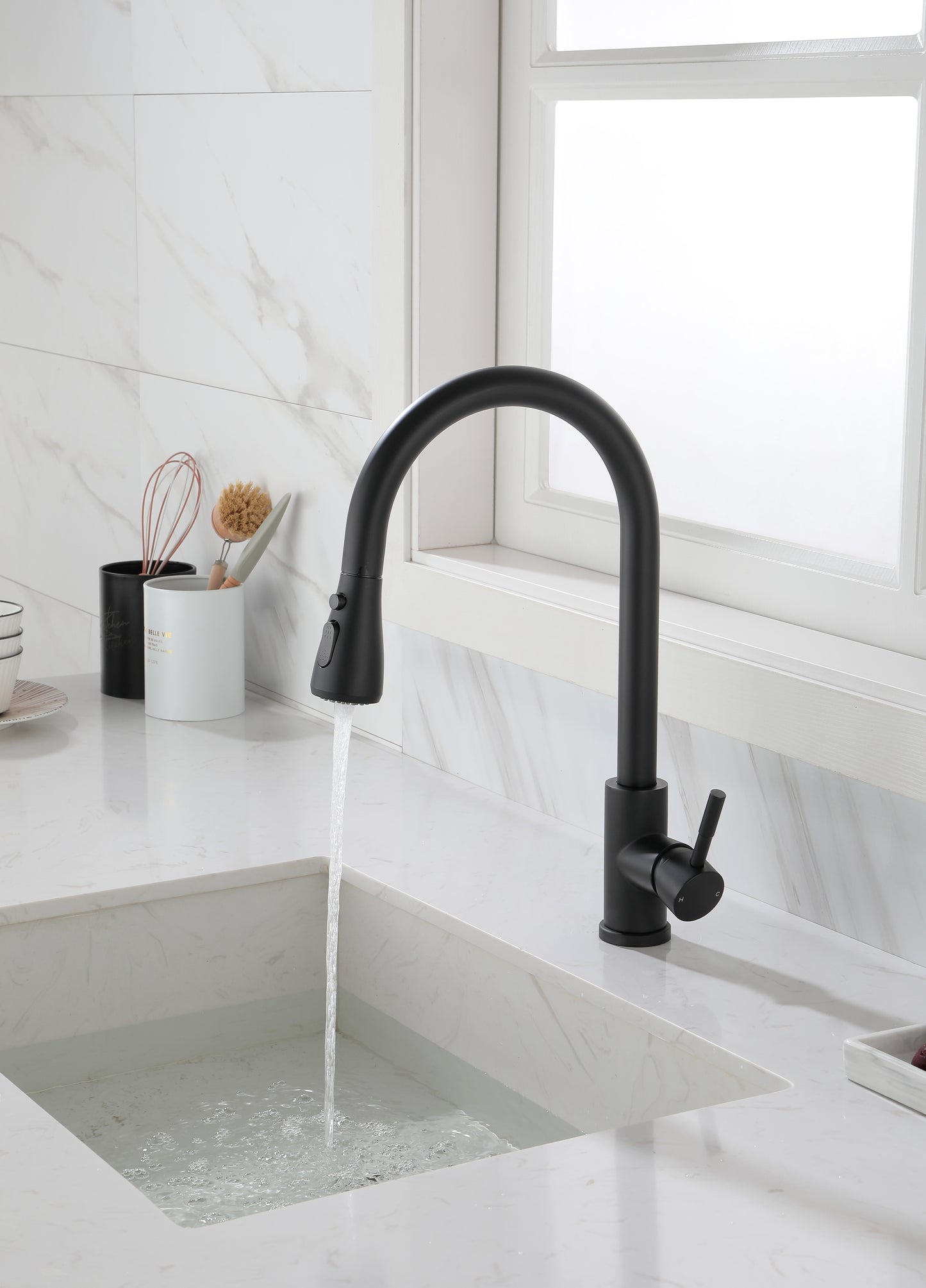 Versatile Pull-Out Kitchen Faucet