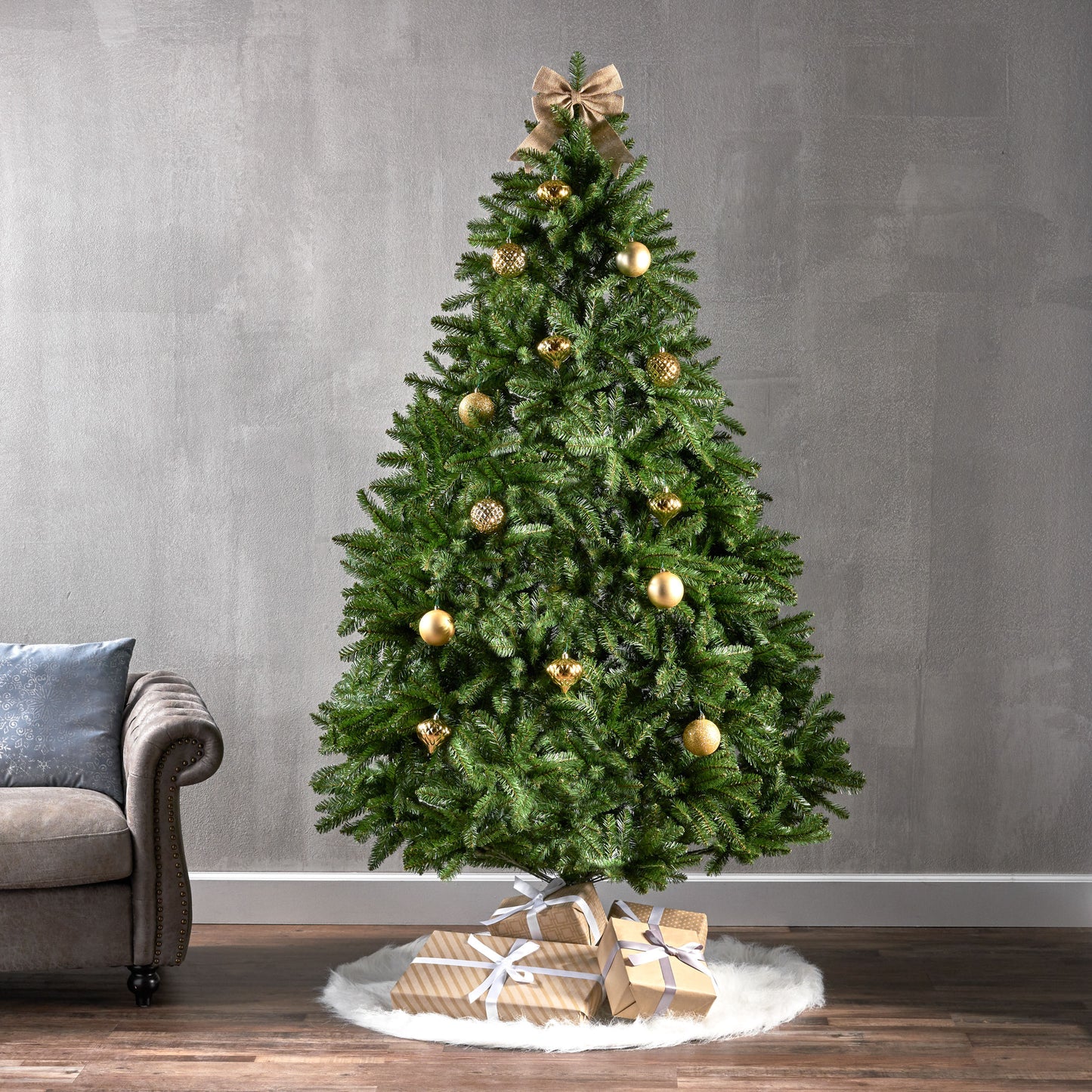 Norway Hinged Christmas Tree with Full, Lush Tips