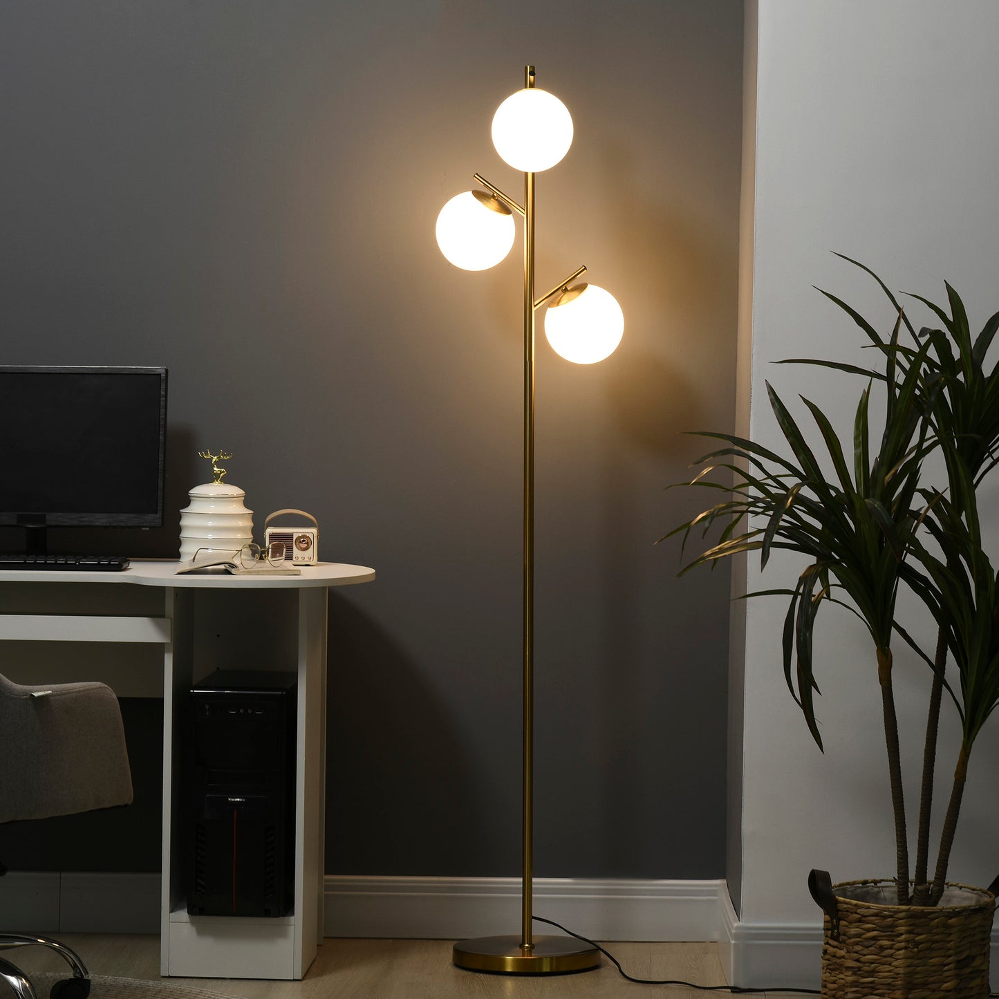 Chic Globe Floor Lamp - Modern Lighting for Any Room