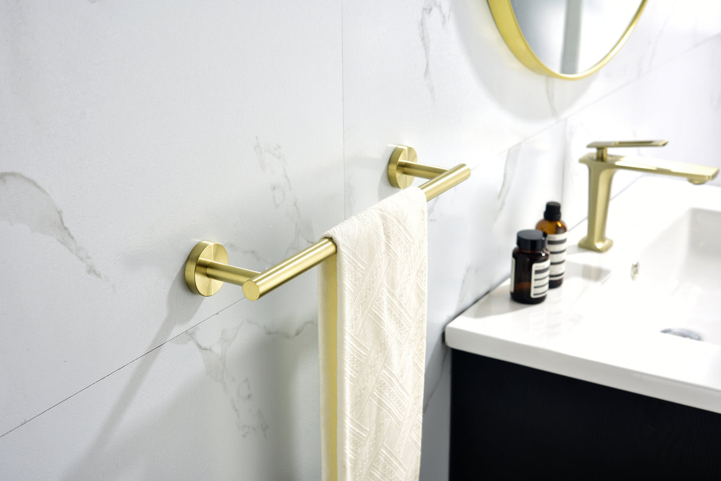 Gleaming Gold Bathroom Accessory Set