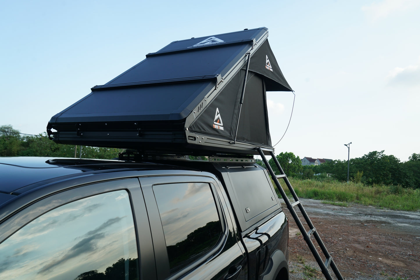 Quick Setup Rooftop Tent for Adventure