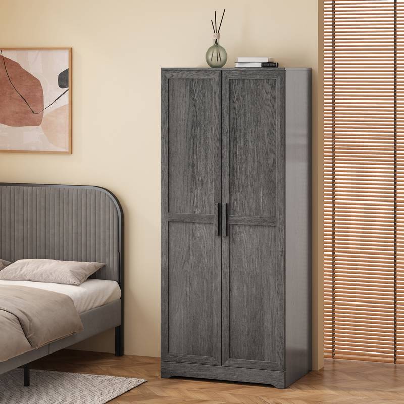 Delaney Chic Wardrobe