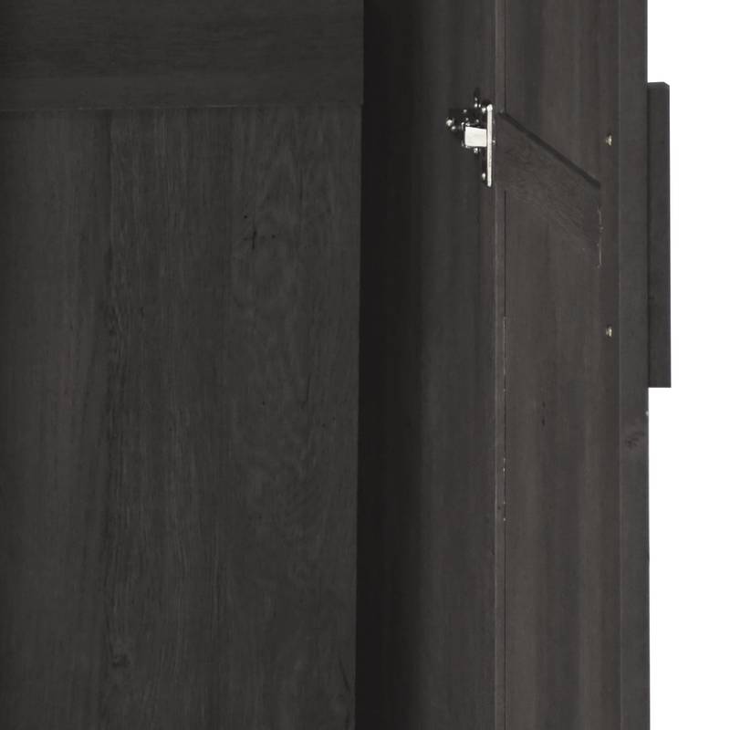 Delaney Chic Wardrobe