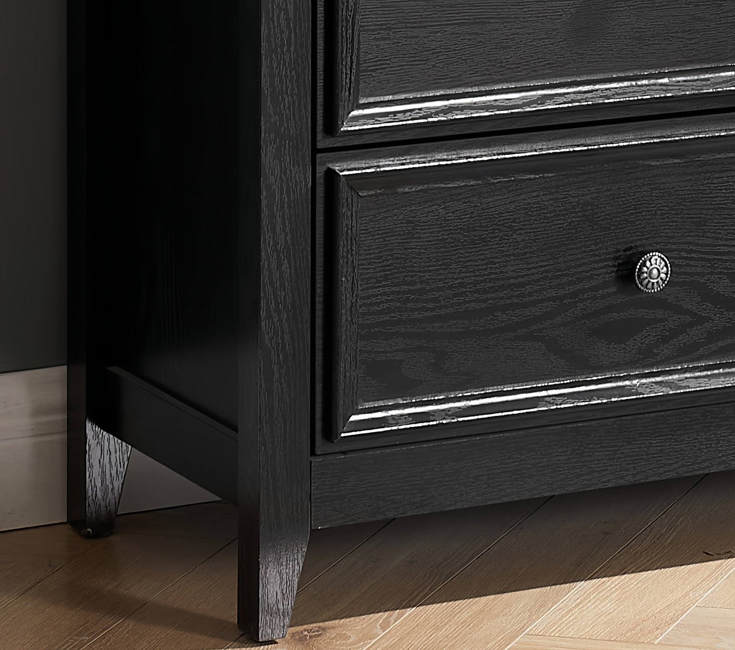 Chic Black 7-Drawer Dresser