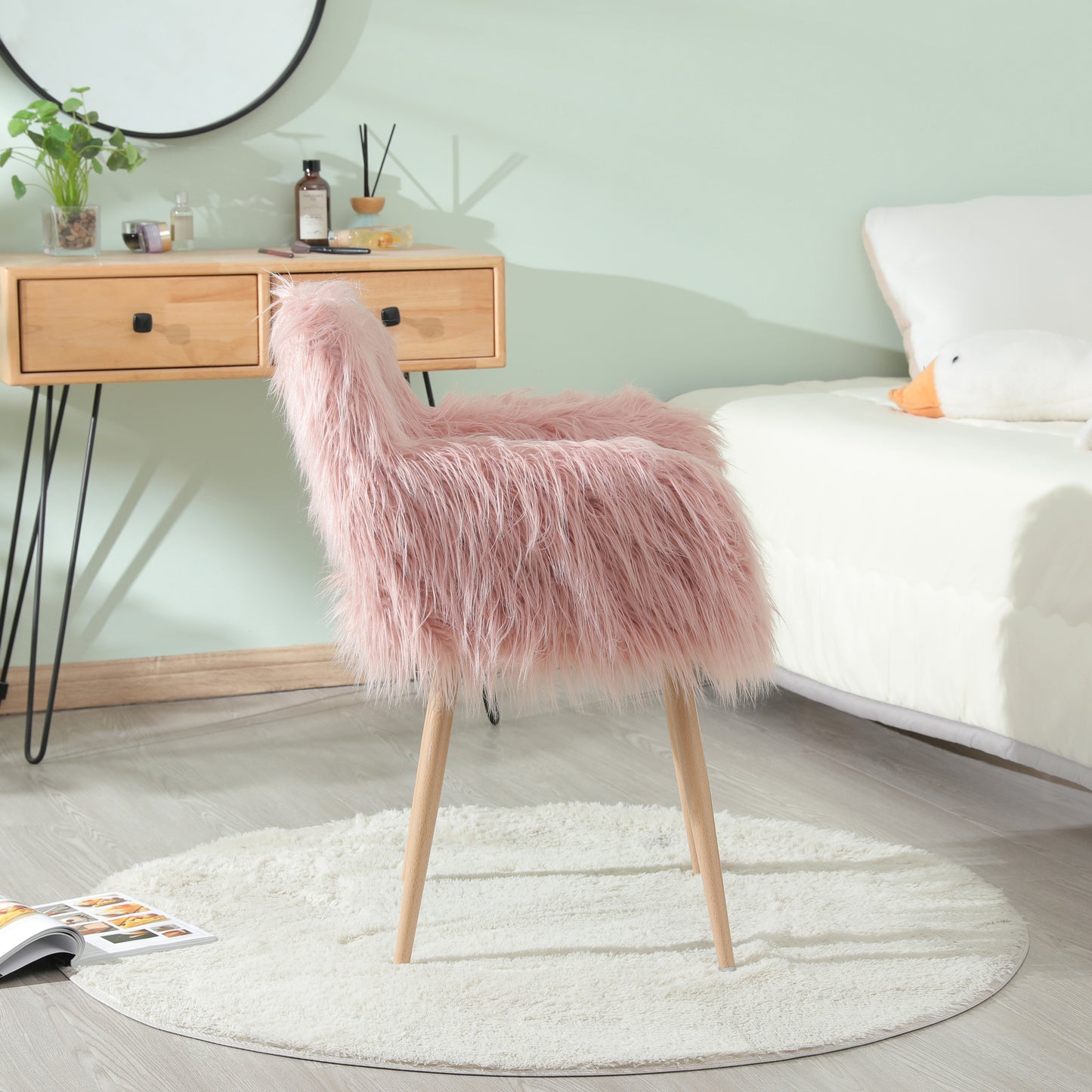 Chic Pink Faux Fur Makeup Chair