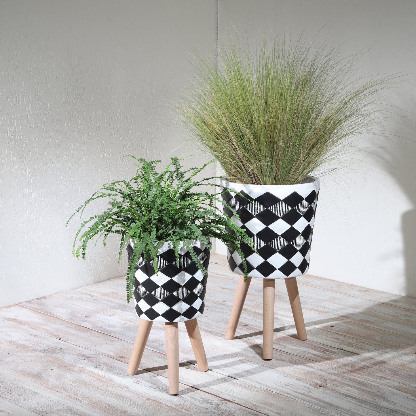 Stylish Diamond Planter with Wooden Legs