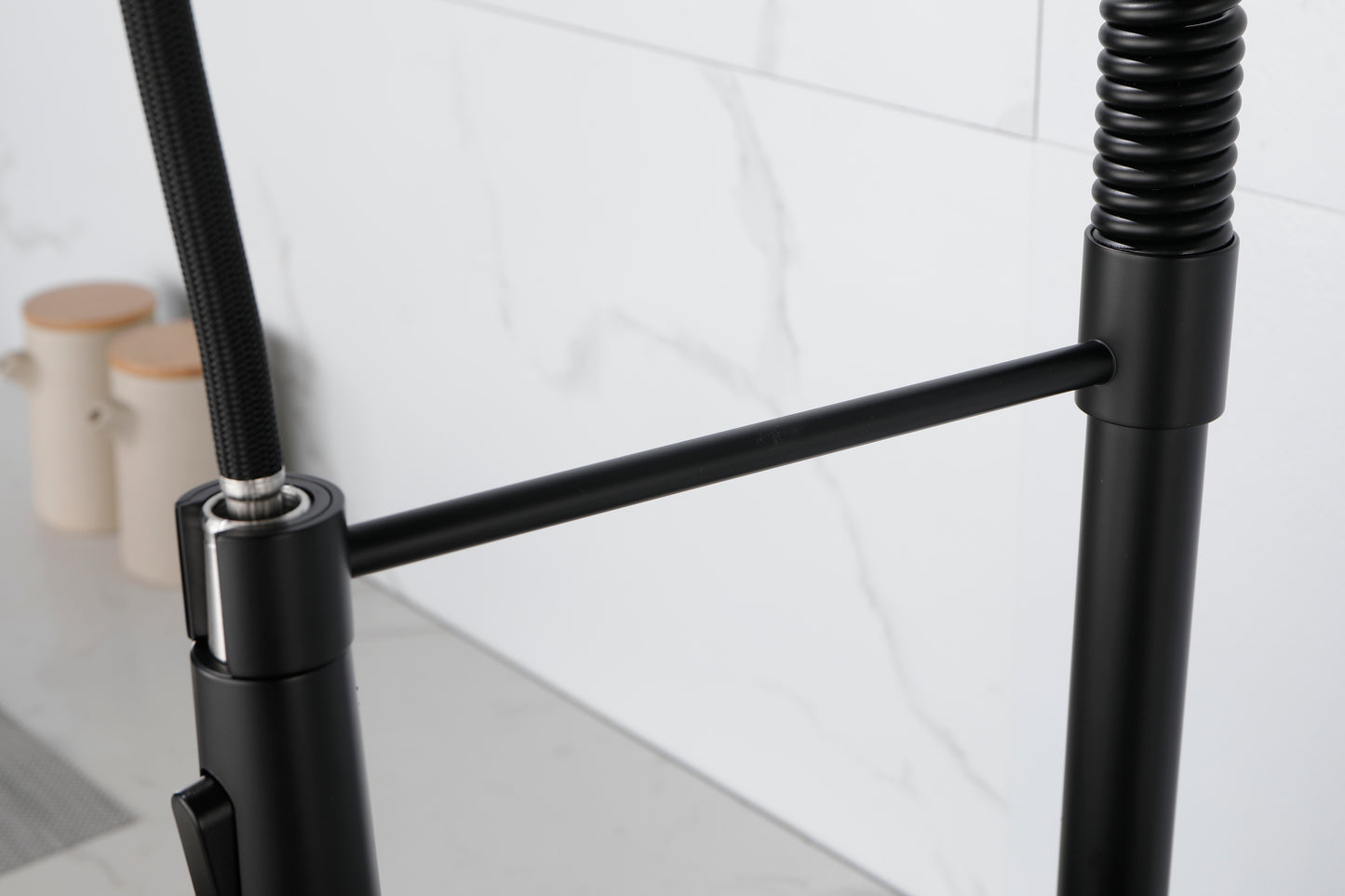 Sleek Matte Black Pull-Out Kitchen Faucet