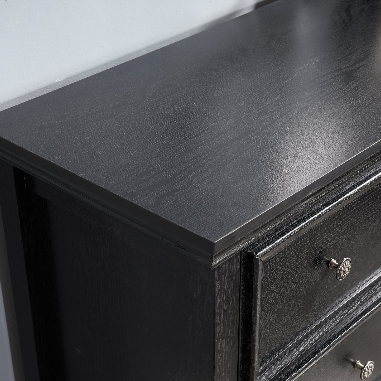 Chic Black 7-Drawer Dresser