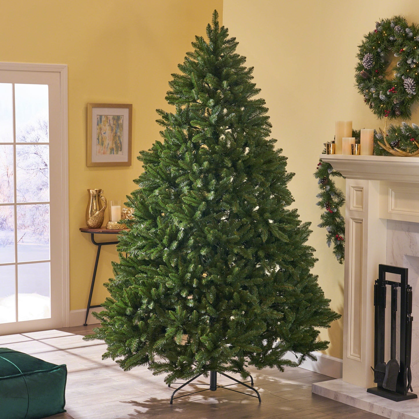 Norway Hinged Christmas Tree with Full, Lush Tips