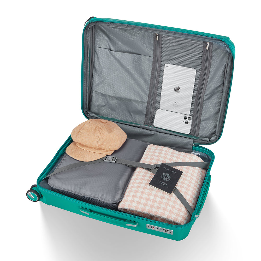 TravelMate Flex Set: Stylish Hard Shell Luggage with Spinner Wheels